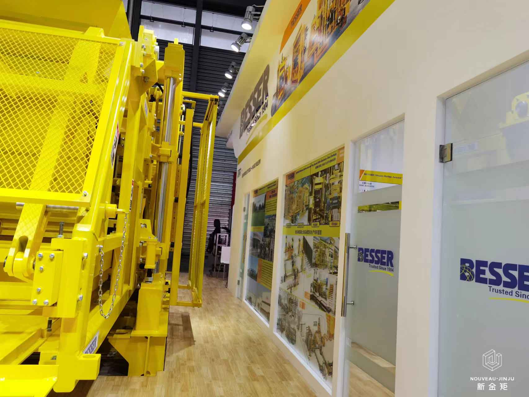 超吸引眼球的亮黃色展臺設(shè)計